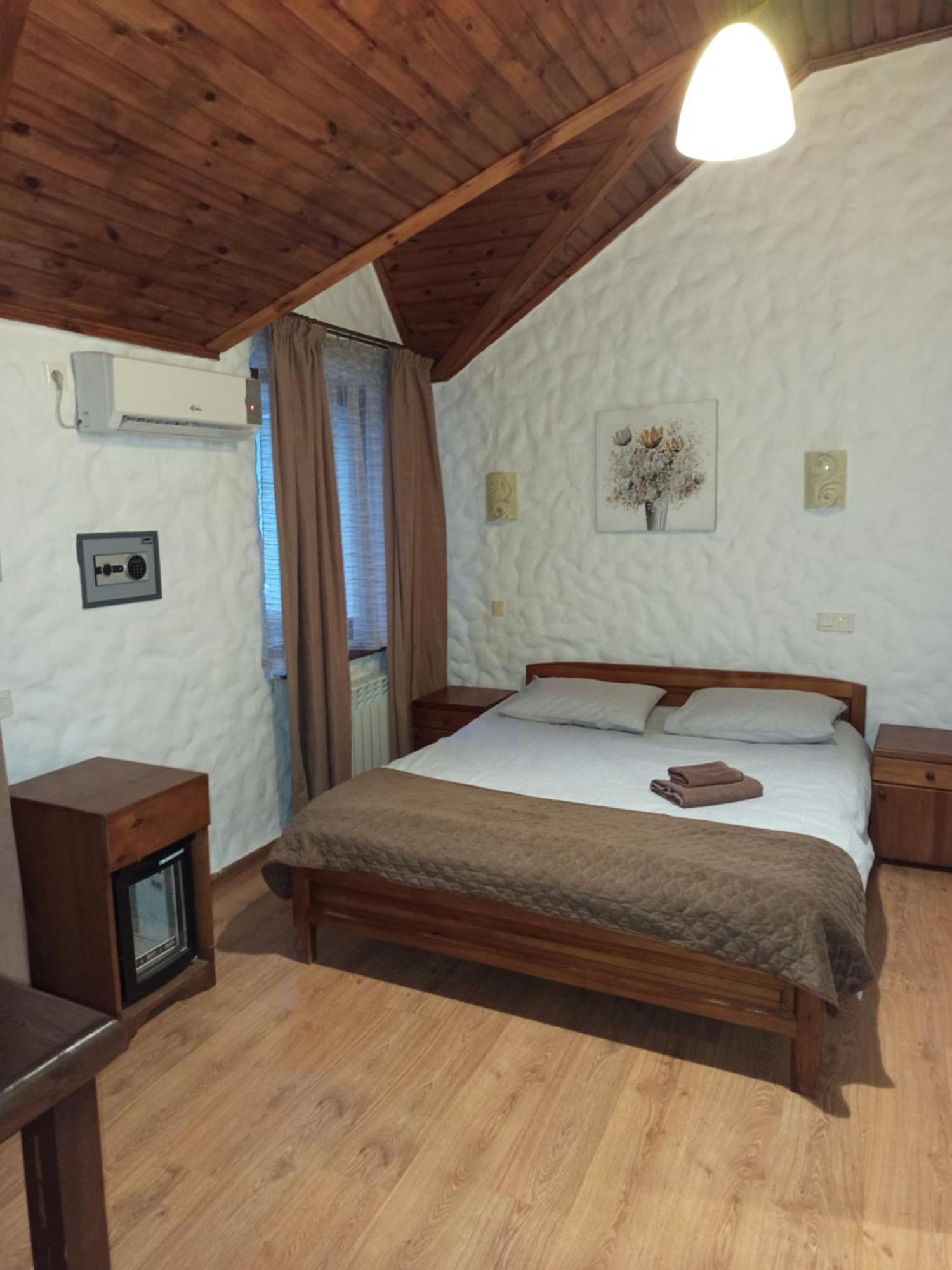 Complex Khutor Hotel Velyka Omelyana Exterior foto